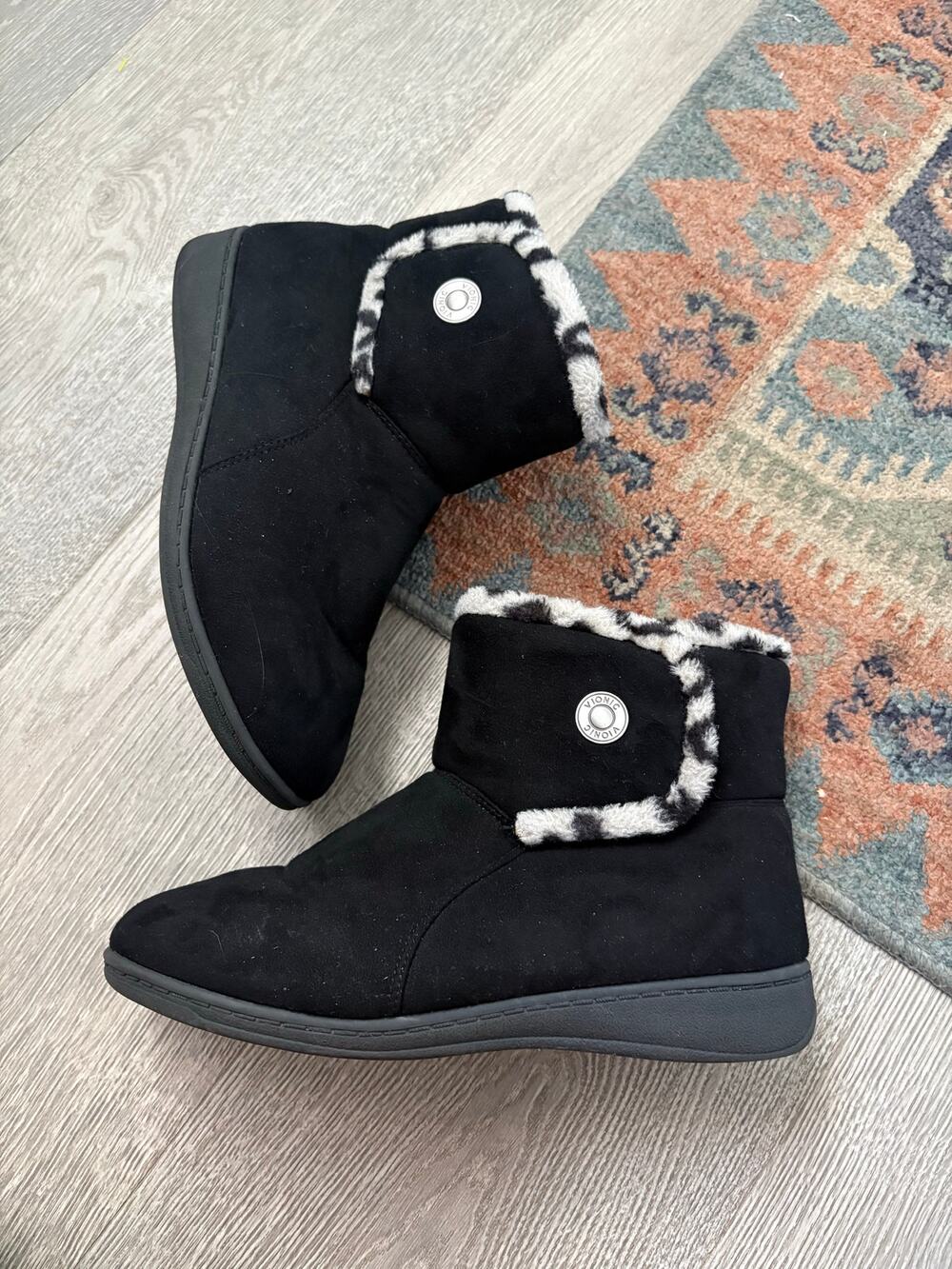 Vionic Vanah Black Faux Suede Ankle Boots Size 7 Cheetah Lined Winter Fall
